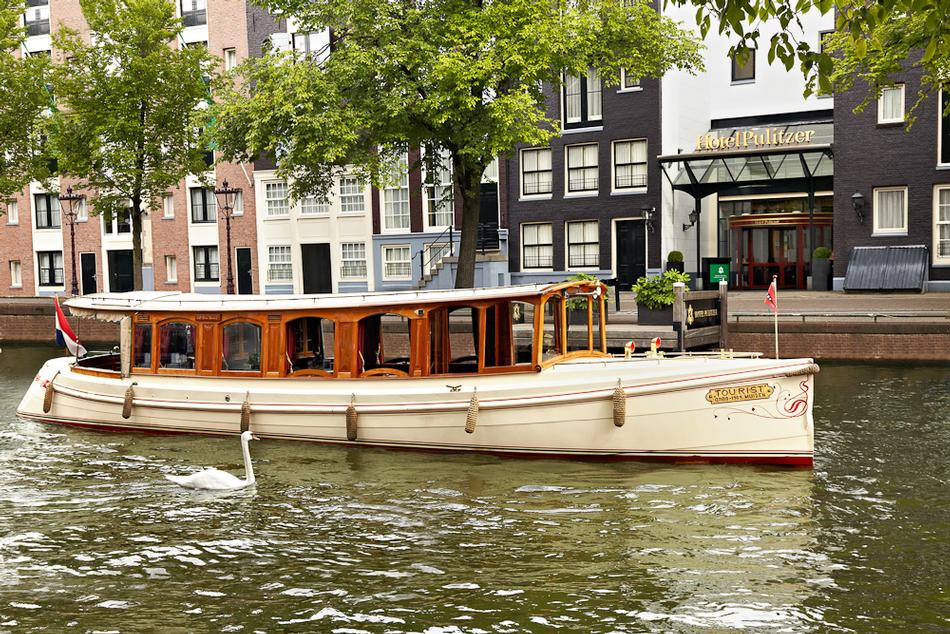 ВИП Круиз по каналам Амстердама на старинном люксовом кораблике