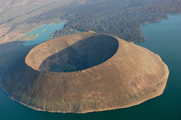 Даймонд Хеад  --кратер вулкана 