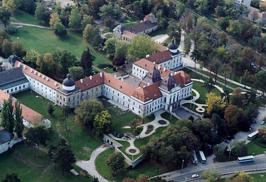 «Венгерский Версаль» — летняя резиденция венгерских королей — любимый барочный дворец королевы Сисси