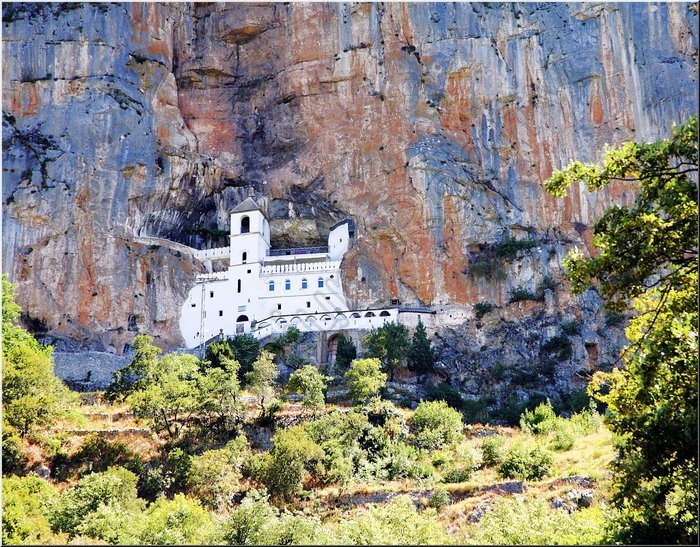 Монастырский тур. Главные святыни Черногории: монастырь Острог и Цетинский монастырь