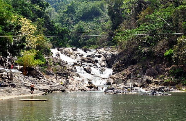 Экологический парк и водопад Янг Бей (Yang Bay eco-park & waterfall)