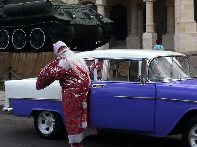 НОВЫЙ ГОД ИДЁТ В ГАВАНУ!  Фотосессия с кубинским Дедом Морозом и Снегурочкой на ретро автомобиле.