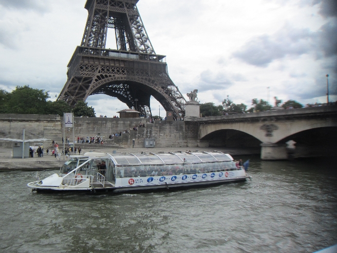 Обзорная экскурсия по Парижу. Пешком и на кораблике.