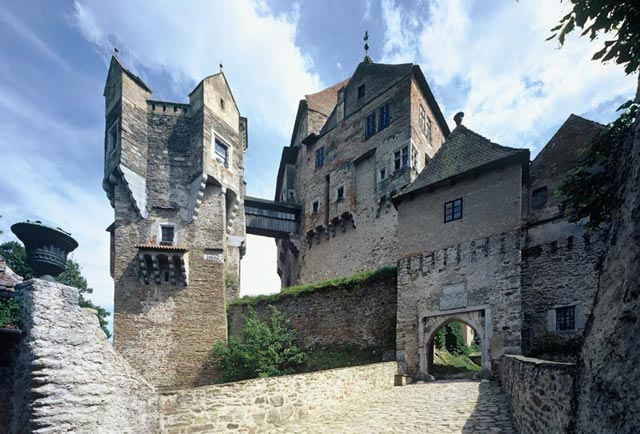 Из Праги:  пропасть Мацоха и Пункевни пещера + замок Пернштейн