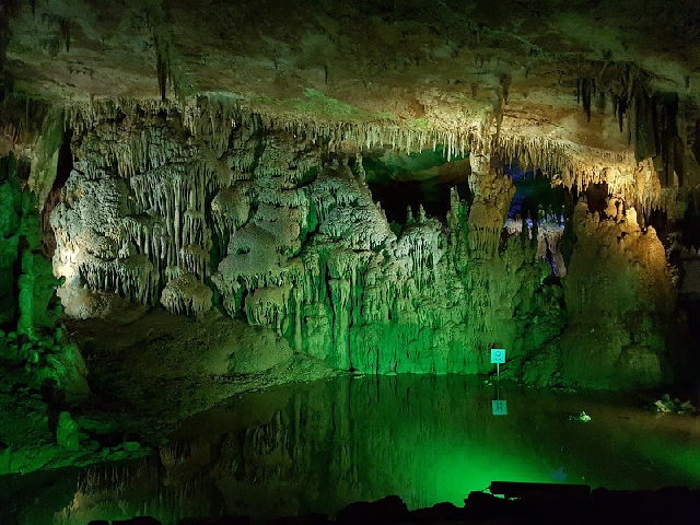 Экскурсия в Пещеры Прометея из Батуми