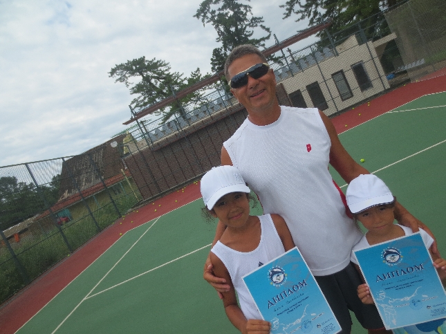 Занятия по большому  теннису для взрослых  и детей.