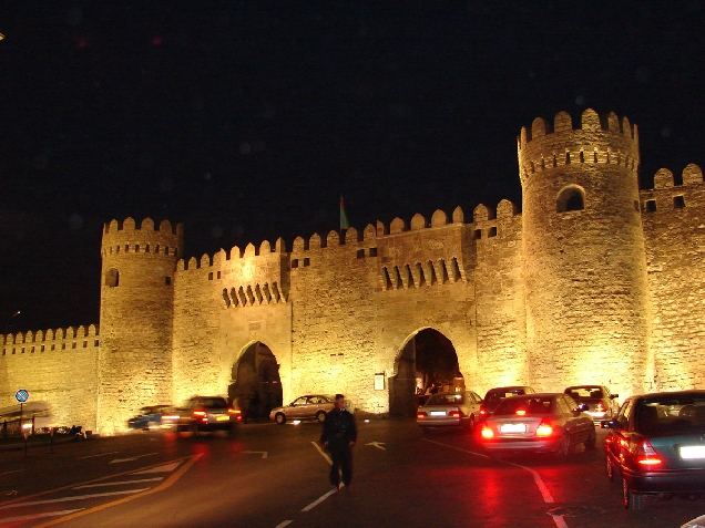 прогулка по ночному Баку