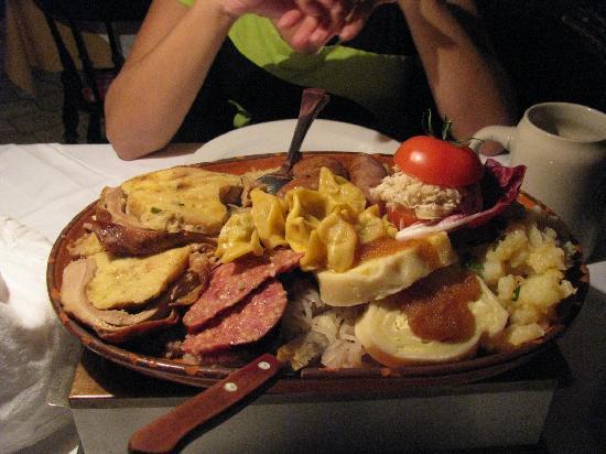 Вечер словенской кухни и фольклора