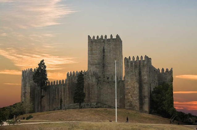 Обзорная пешая Экскурсия по городу Гимарайнш — «Здесь родилась португальская нация»