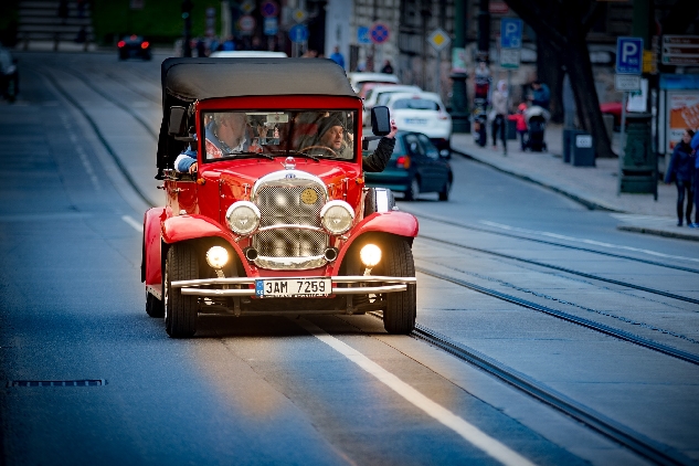 Прогулка по Праге в ретро-автомобиле и пешеходная экскурсия. 