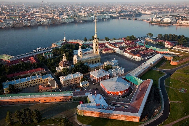 Петропавловская крепость - отсюда начинался город