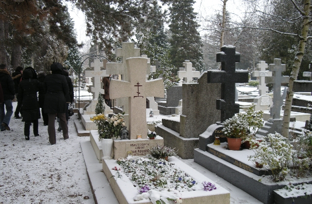 Русское кладбище в St . Genevieve de bois как последний этап классовой борьбы
