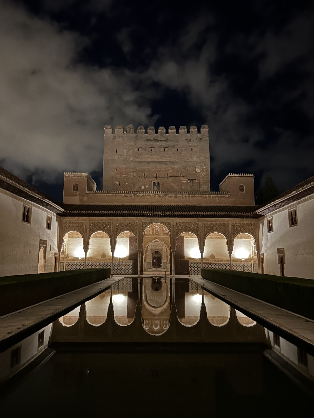 Альгамбра под лунным светом: Восхитительная ночная экскурсия по дворцам Насридов