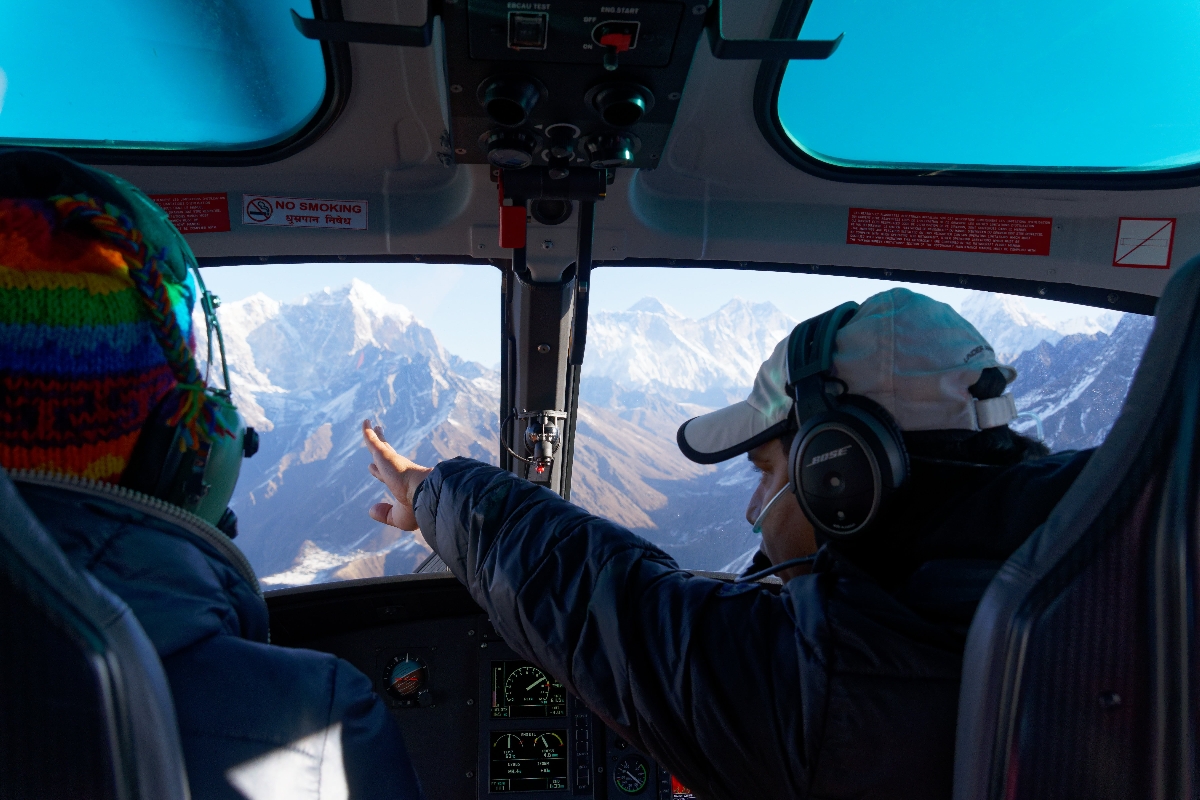 Полёт на вертолёте к Эвересту
