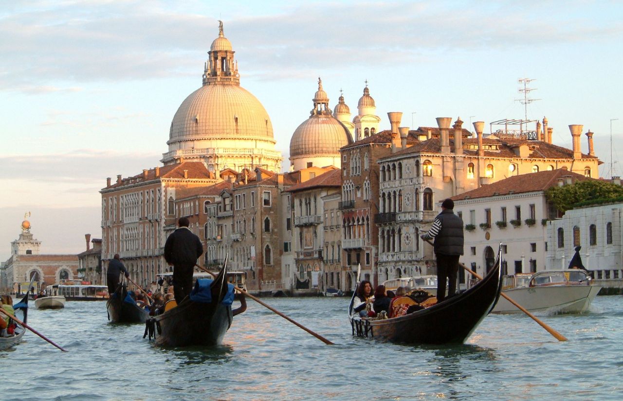 Венеция. Обзорная экскурсия по Венеции (Риальто, площадь Св. Марка, мост вздохов, арсенал)