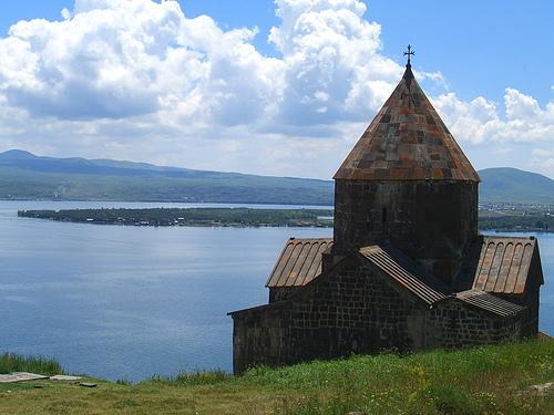 Озеро в ереване севан фото