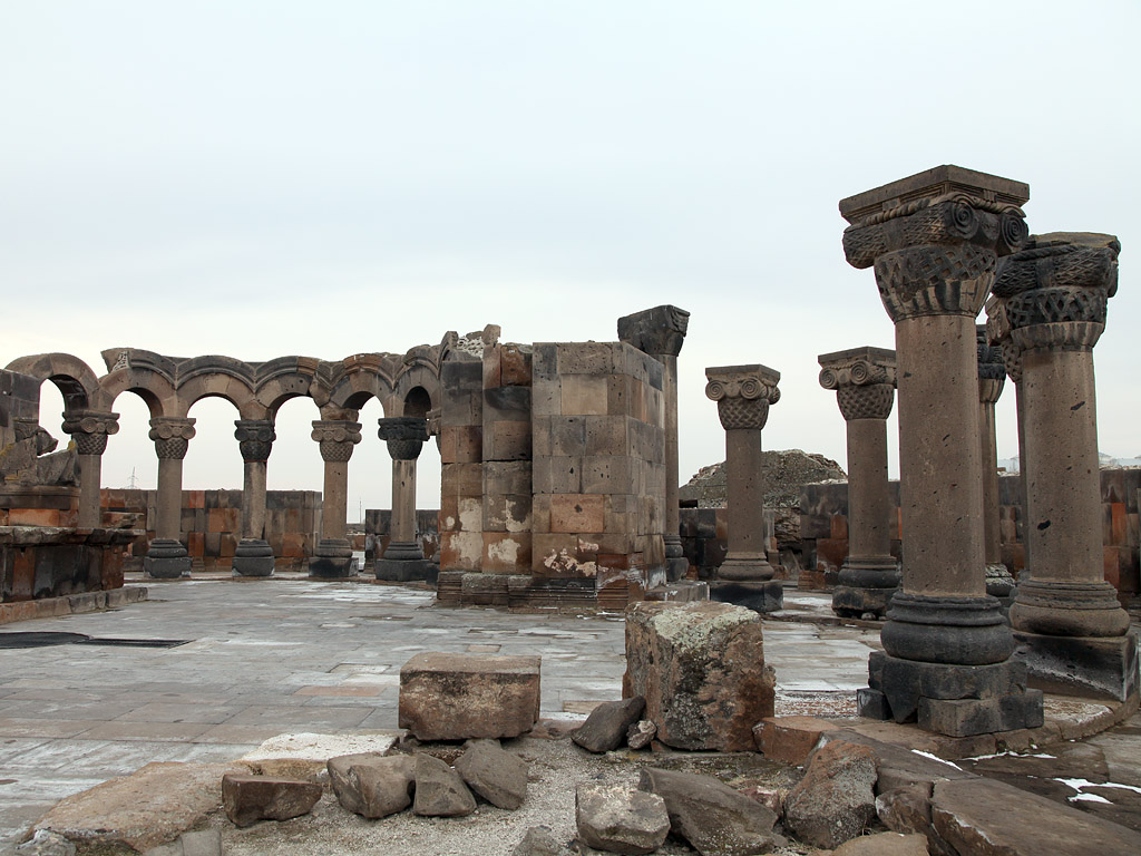 Где находится звартноц. Руины храма Звартноц. Развалины храма Звартноц. Храм Звартноц в Армении. Руины храма Звартноц в Армении.