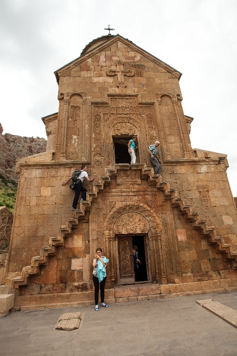 Монастыри Хор Вирап и Нораванк, винный завод в деревне Арени, Ереван.