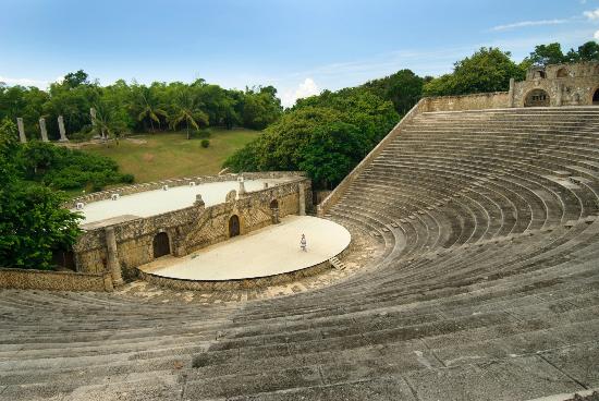 Экотур на Доминиканское ранчо, Город Художников и пещера Чудес