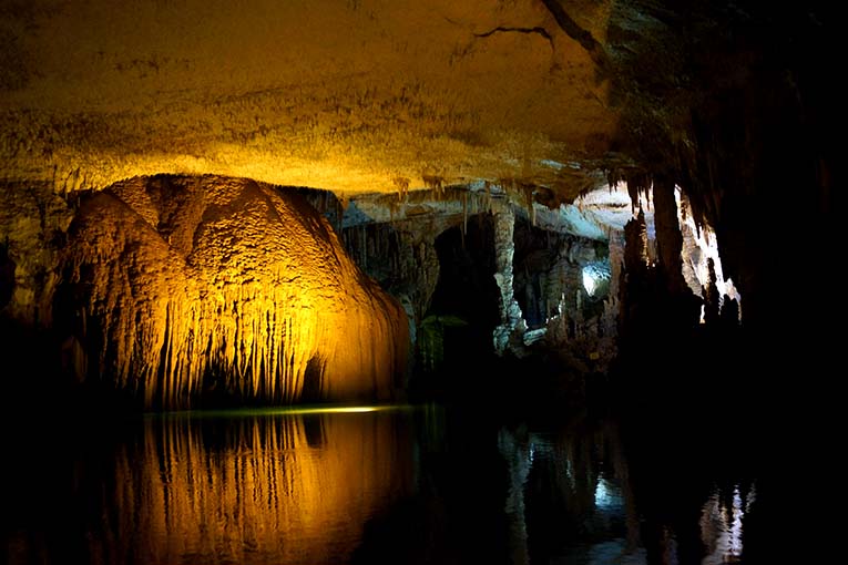 Пещеры Жейта