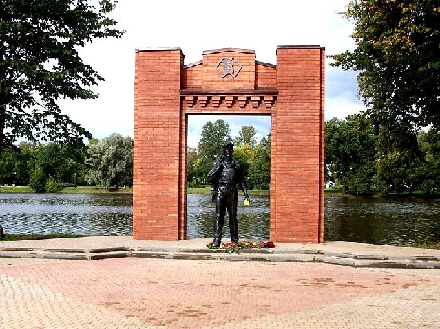 Пролетарская экскурсия по Сестрорецку,  с водной прогулкой по озеру Разлив
