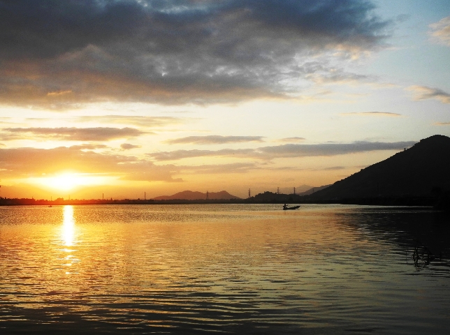 Прогулка на лодке и встреча заката на реке Кай (Round boat trip and sunset on Kai river)