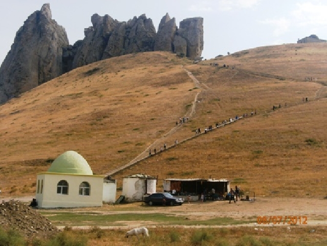 Священная гора Беш Бармаг