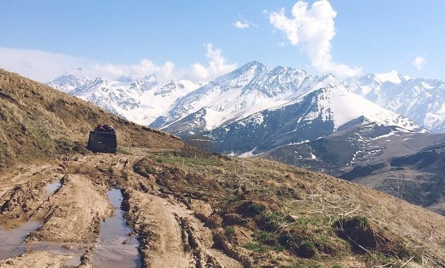 Джиппинг в Осетии: настоящий off-road тур по следам исчезающей горской культуры