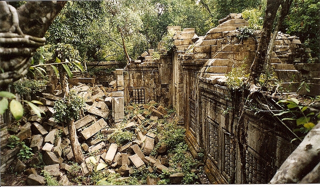 Таинственный город Кох Кер. Пирамида Пранг. Храм в лианах Бенг Мелеа