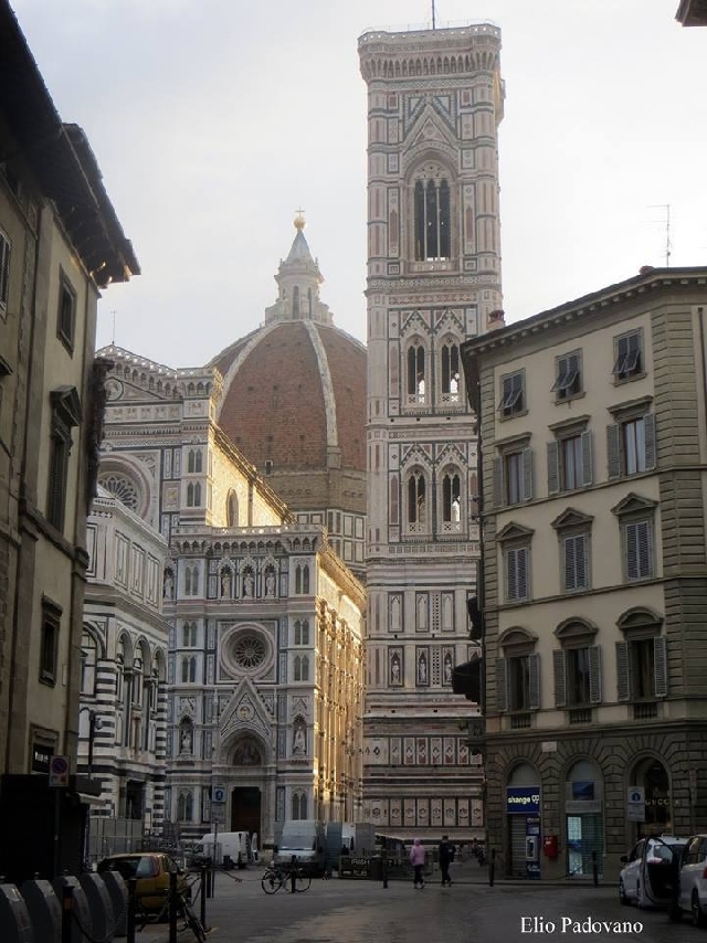 Обзорная пешеходная экскурсия по самым достопримечательным местам Флоренции , с группой .