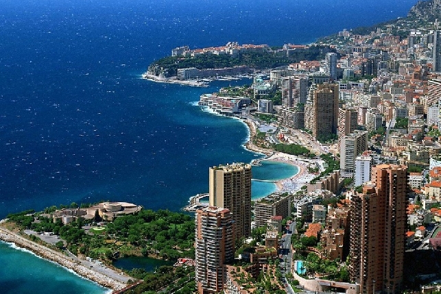 Монако, или Королевство кривых зеркал