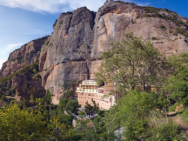 Калаврита, Святые места,Мега Спилеон,Святая Лавра