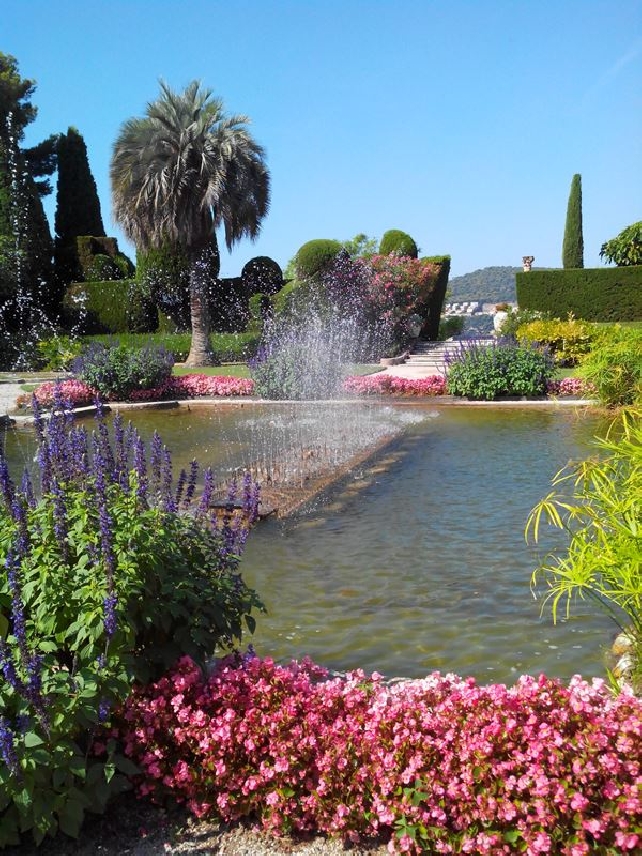 Знаменитости и их роскошные виллы