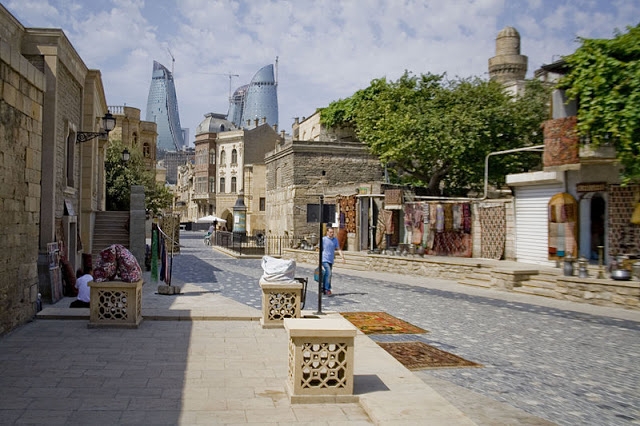 Нескучная обзорная экскурсия по старому и современному Баку