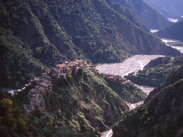 Неведомые жемчужины Аспромонте (греческий Бова, таинственный мегалит и фантасмагоричный Рогуди)