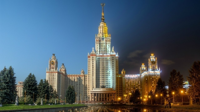 Автобусная экскурсия - Сталинские высотки.