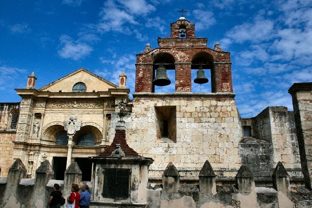 САНТО-ДОМИНГО И ПЕЩЕРА ЧУДЕС