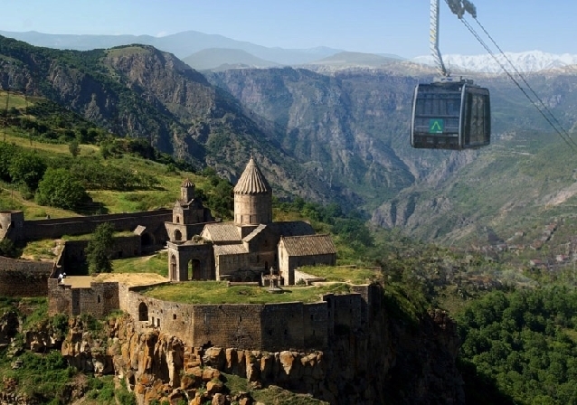 По следам древности: монастрь-крепость Хор Вирап, водопад Шаки и Татев - “храм в небесах”.