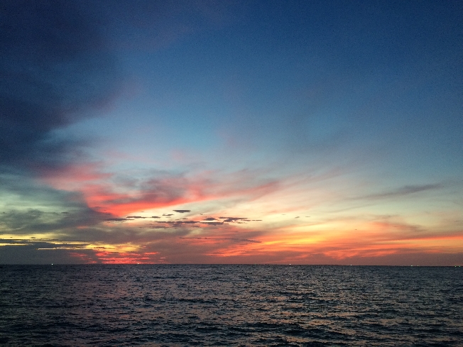 Романтический круиз на закате