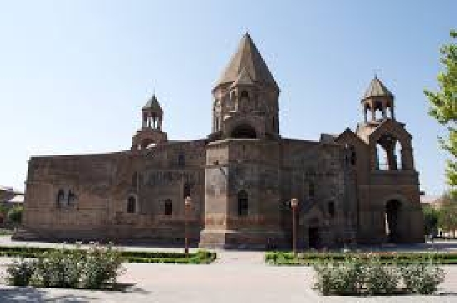 Экскурсия в Святой Эчмиадзин и в Храм Звартноц