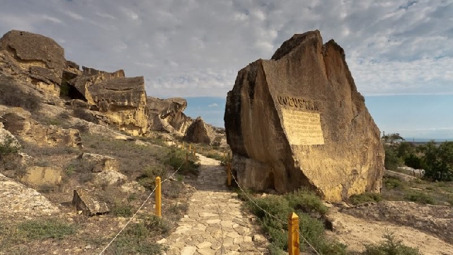 Экскурсия в Гобустан