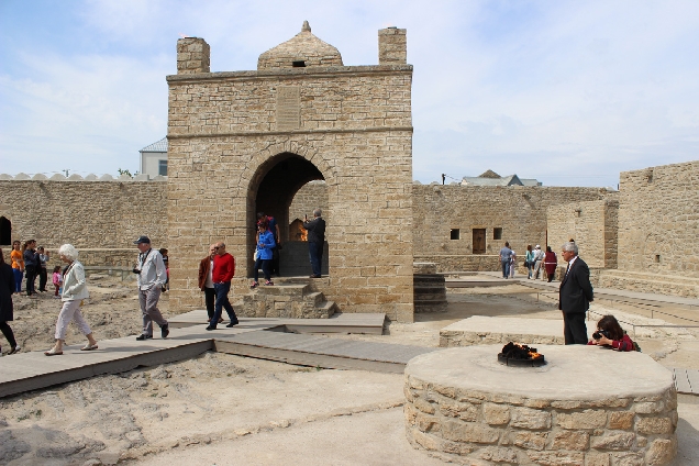 Экскурсия в Храм огнепоклонников – «Атешгях»  и к огненной горе «Янардаг»