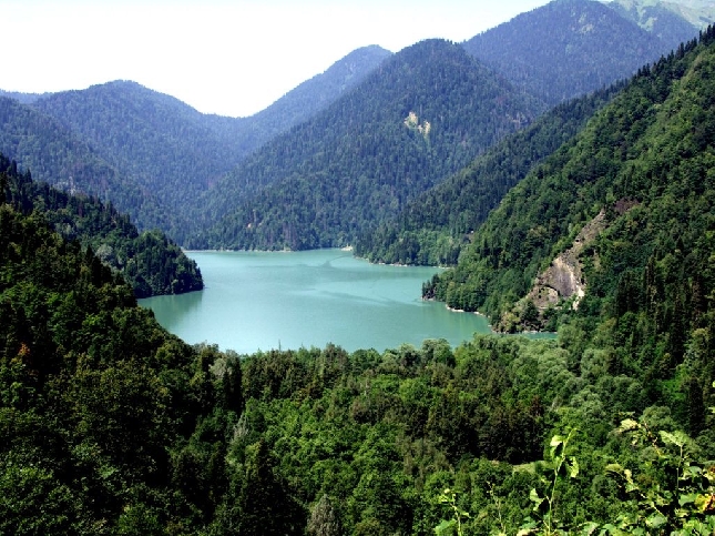 Индивидуальная экскурсия в Абхазию на озеро Рица, Гагра.