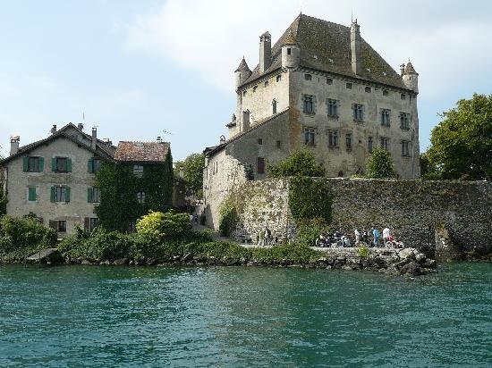 Экскурсия по Женеве с выездом в старинную крепость Ивоар