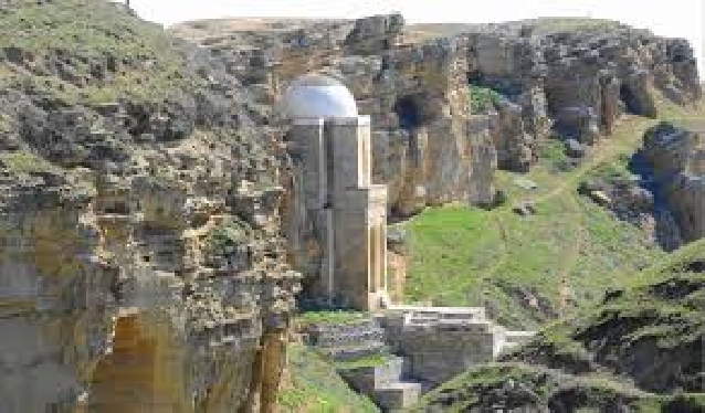  Древний лагич ,Мавзолей Дири Баба («Живой дедушка»)