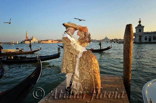 Карнавал в Венеции: фотосессия в исторических костюмах и билеты на бал-маскарад