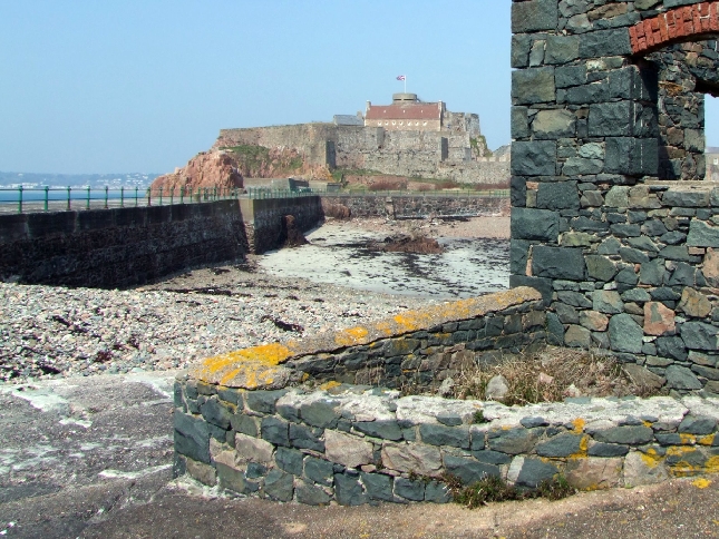 Пешеходная экскурсия по Сант Хейлир — столице острова