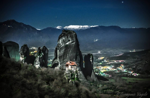 На ЛИТУРГИЮ в монастырь Метеор.