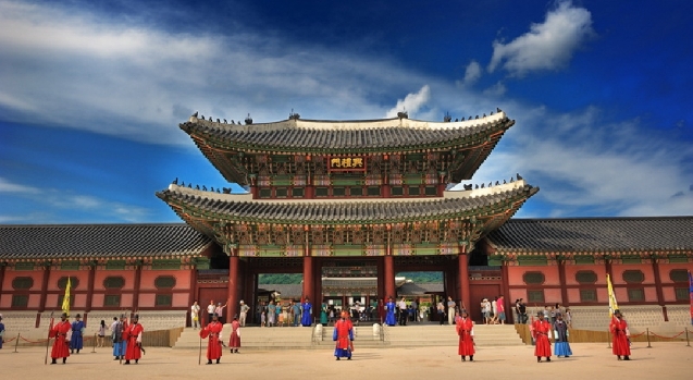 Программа «Исторический Сеул» включает в себя прогулку по историческому центру.