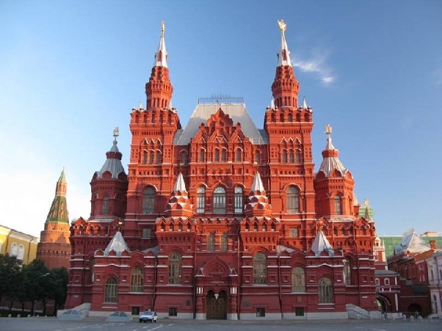 Большая прогулка вдоль Кремлевской стены – история и современность (пешеходная экскурсия на 3 часа).